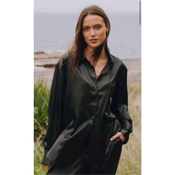 Elegant Black Satin Sleepwear Set - Picture 1 of 9